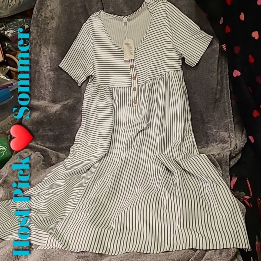 🚨2/$15🚨   WAS. $79  Shirt Dress Straight Hem Short Sleeve with wood buttons N